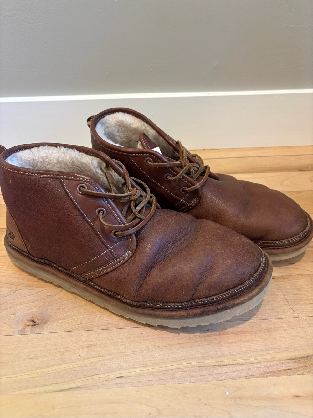 UGG Men’s Size 12 Neumal Leather Chukka Boots